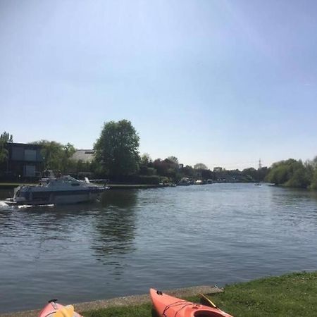 River Cabin Retreat Shepperton Extérieur photo