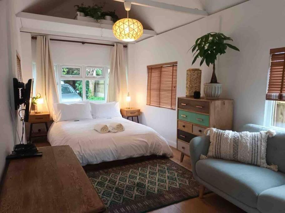 River Cabin Retreat Shepperton Extérieur photo