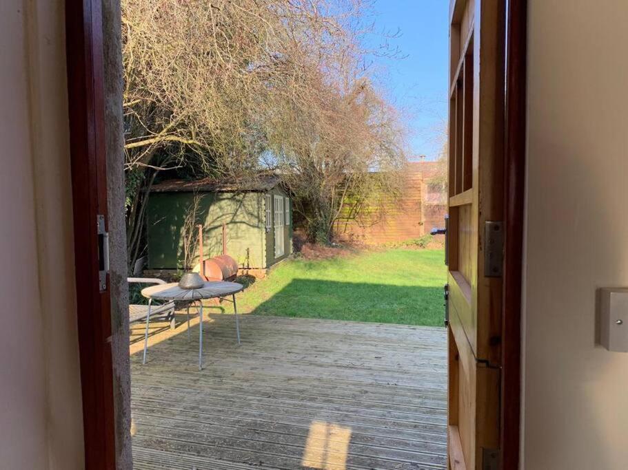 River Cabin Retreat Shepperton Extérieur photo